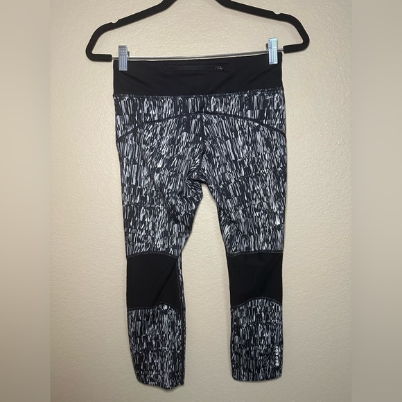 Nike DryFit Cropped Athletic Leggings - Picture 2 of 4